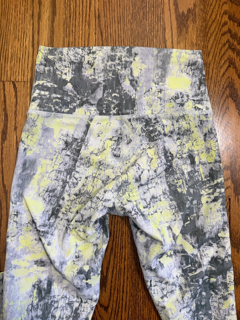 Luluelemon Mid Length Leggings Gray Yellow Size 4 - Picture 6 of 9
